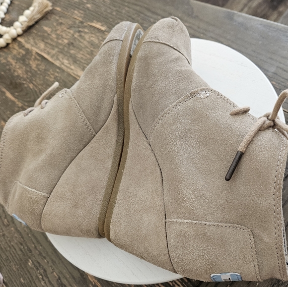 Toms Ankle Booties Beige/Tan Suede Leather DESERT WEDGE Lace Up  Size  6 - Picture 5 of 8